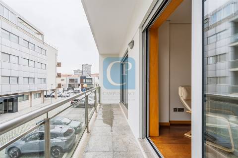 Apartamento T2+1 com varanda em Pedrouços, Maia