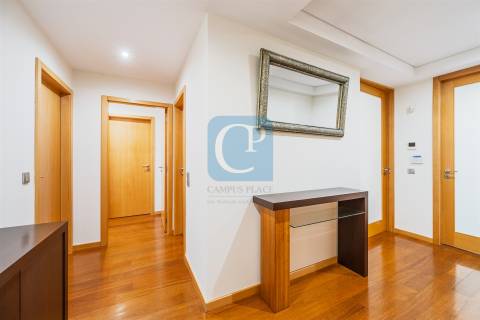 Apartamento T2+1 com varanda em Pedrouços, Maia