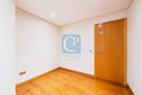 Apartamento T2+1 com varanda em Pedrouços, Maia