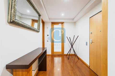 Apartamento T2+1 com varanda em Pedrouços, Maia