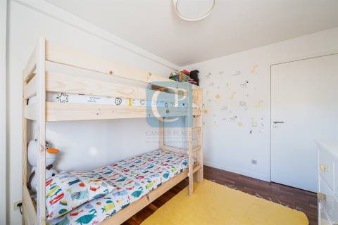 Apartamento T2 remodelado na Cooperativa dos Arquitetos em Aldoar