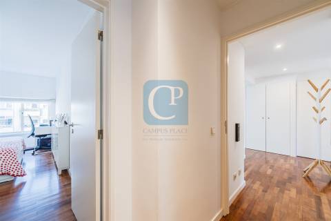 Apartamento T2 remodelado na Cooperativa dos Arquitetos em Aldoar