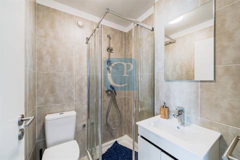 Apartamento T2 remodelado na Cooperativa dos Arquitetos em Aldoar