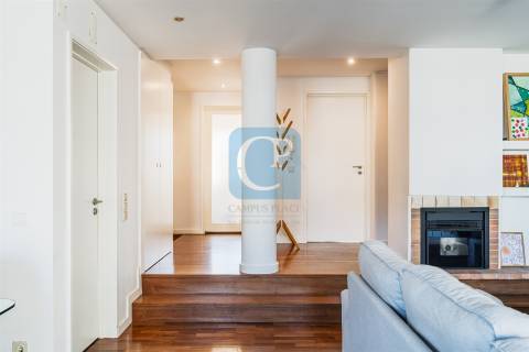 Apartamento T2 remodelado na Cooperativa dos Arquitetos em Aldoar