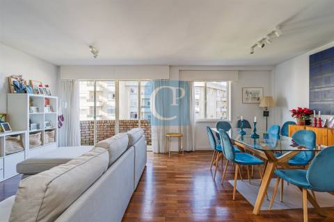 Apartamento T2 remodelado na Cooperativa dos Arquitetos em Aldoar