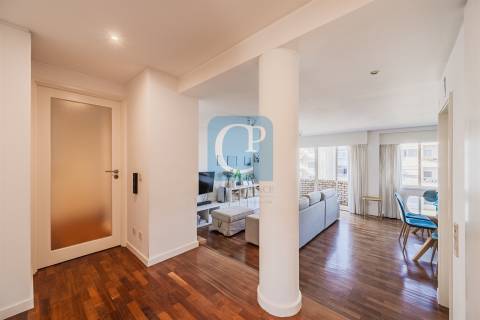 Apartamento T2 remodelado na Cooperativa dos Arquitetos em Aldoar