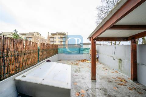 Moradia V2 à Estrada da Circunvalação, Ramalde, Porto