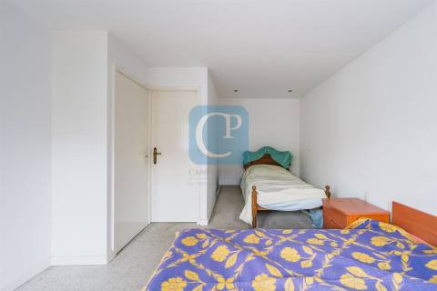 Moradia V2 à Estrada da Circunvalação, Ramalde, Porto