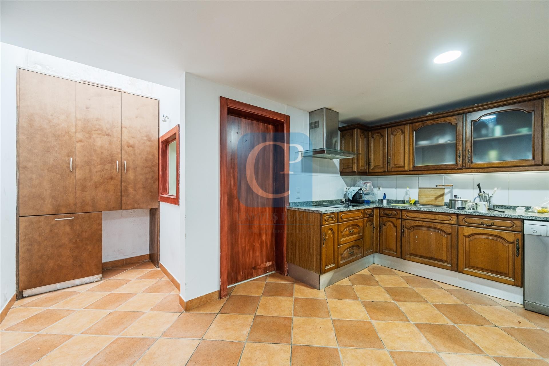 Moradia V2 à Estrada da Circunvalação, Ramalde, Porto