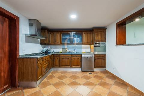 Moradia V2 à Estrada da Circunvalação, Ramalde, Porto