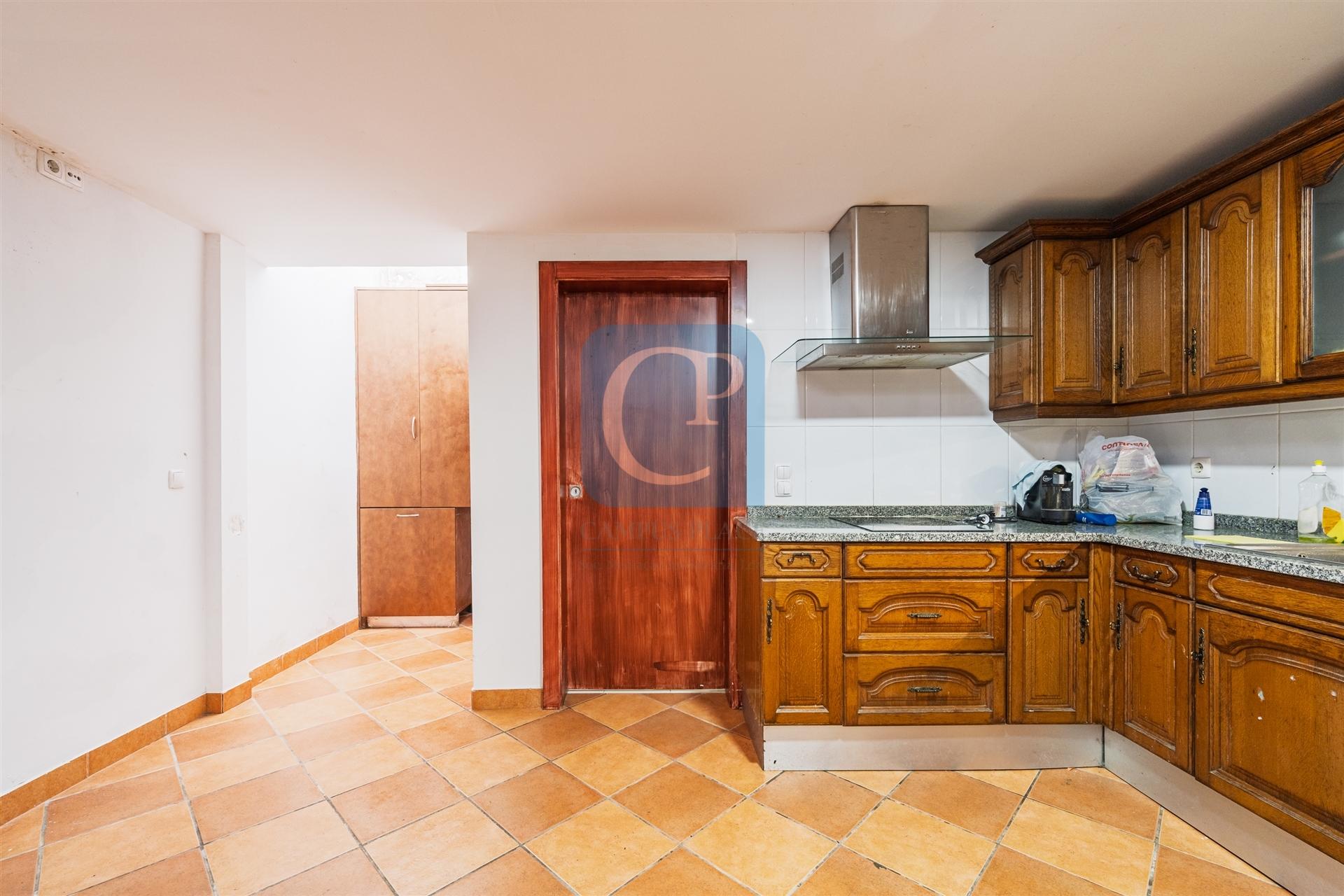 Moradia V2 à Estrada da Circunvalação, Ramalde, Porto