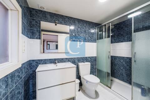 Moradia V2 à Estrada da Circunvalação, Ramalde, Porto