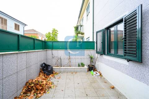 Moradia V2 à Estrada da Circunvalação, Ramalde, Porto