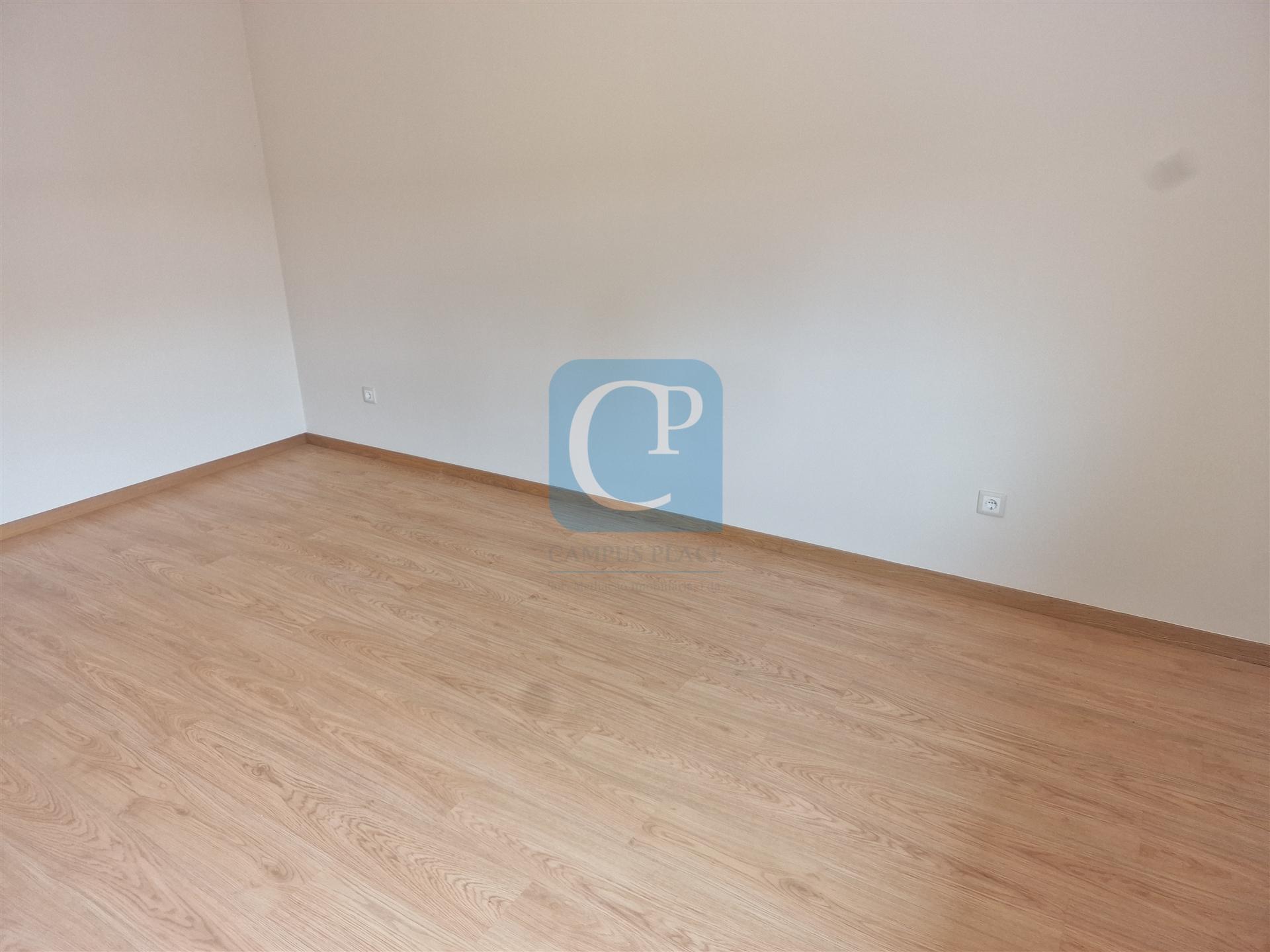 Apartamento T2 renovado em São Mamede Infesta e Senhora da Hora