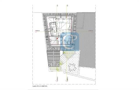 Moradia Isolada T3 recuperada em Cedofeita, Porto