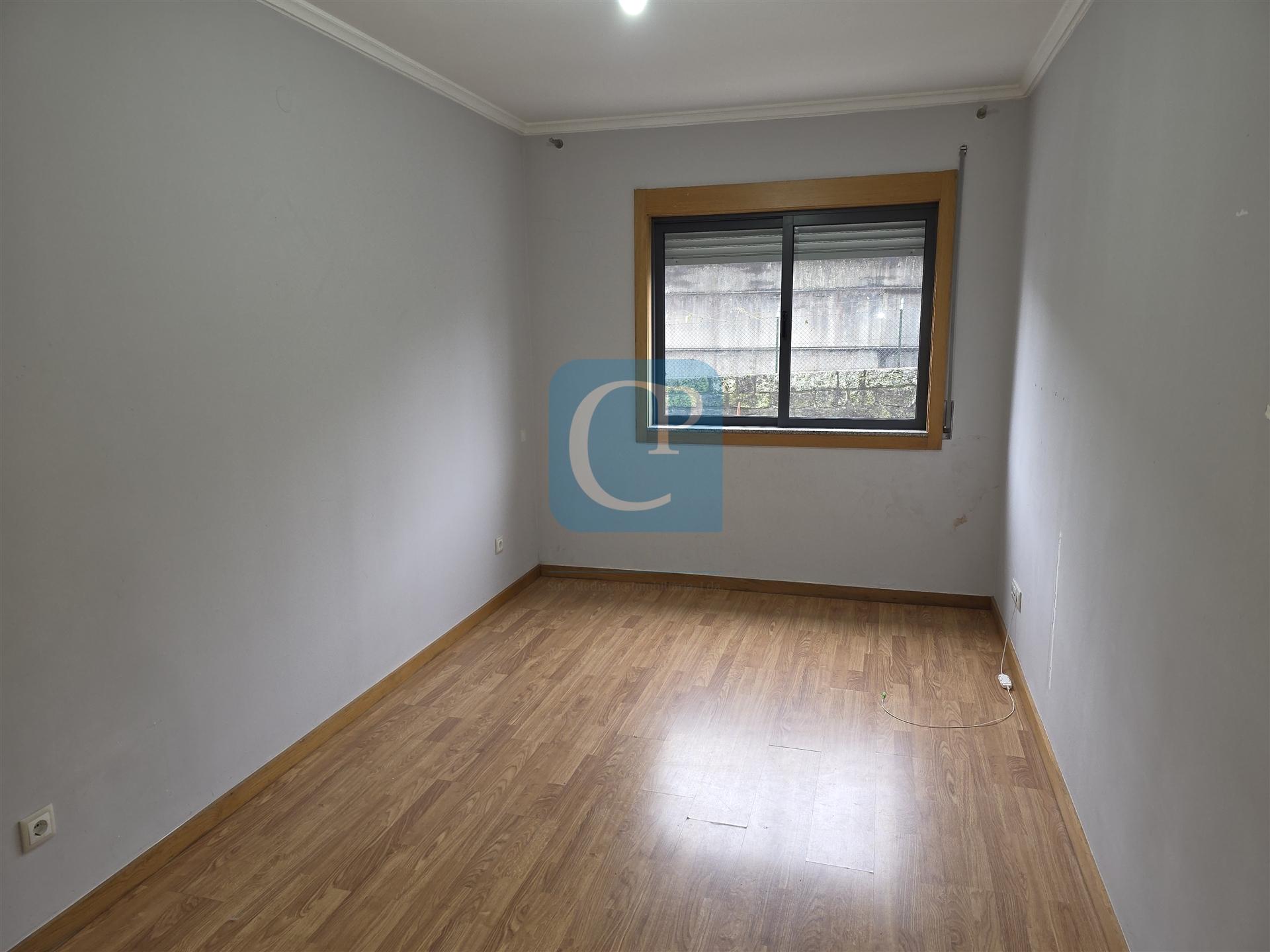 Apartamento T2 renovado em São Mamede Infesta e Senhora da Hora