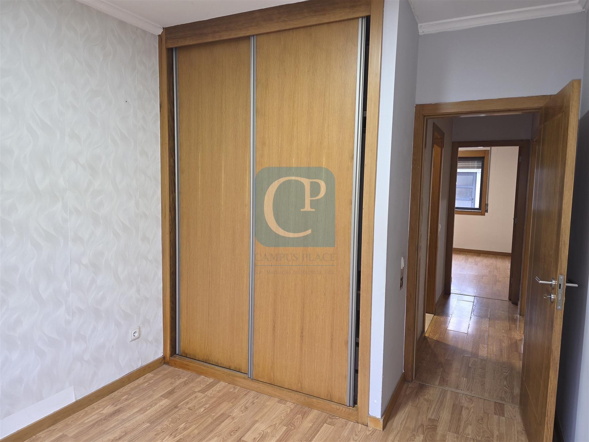 Apartamento T2 renovado em São Mamede Infesta e Senhora da Hora