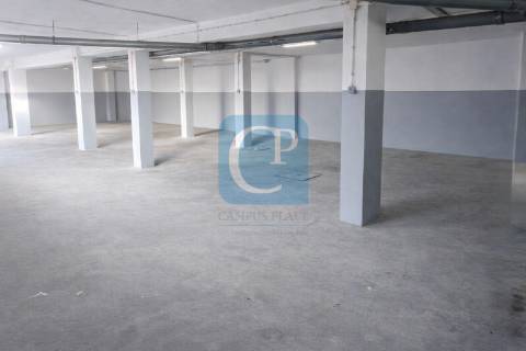 Garagem com 200m2 no centro de Canidelo, Vila Nova de Gaia