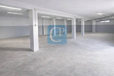 Garagem com 200m2 no centro de Canidelo, Vila Nova de Gaia