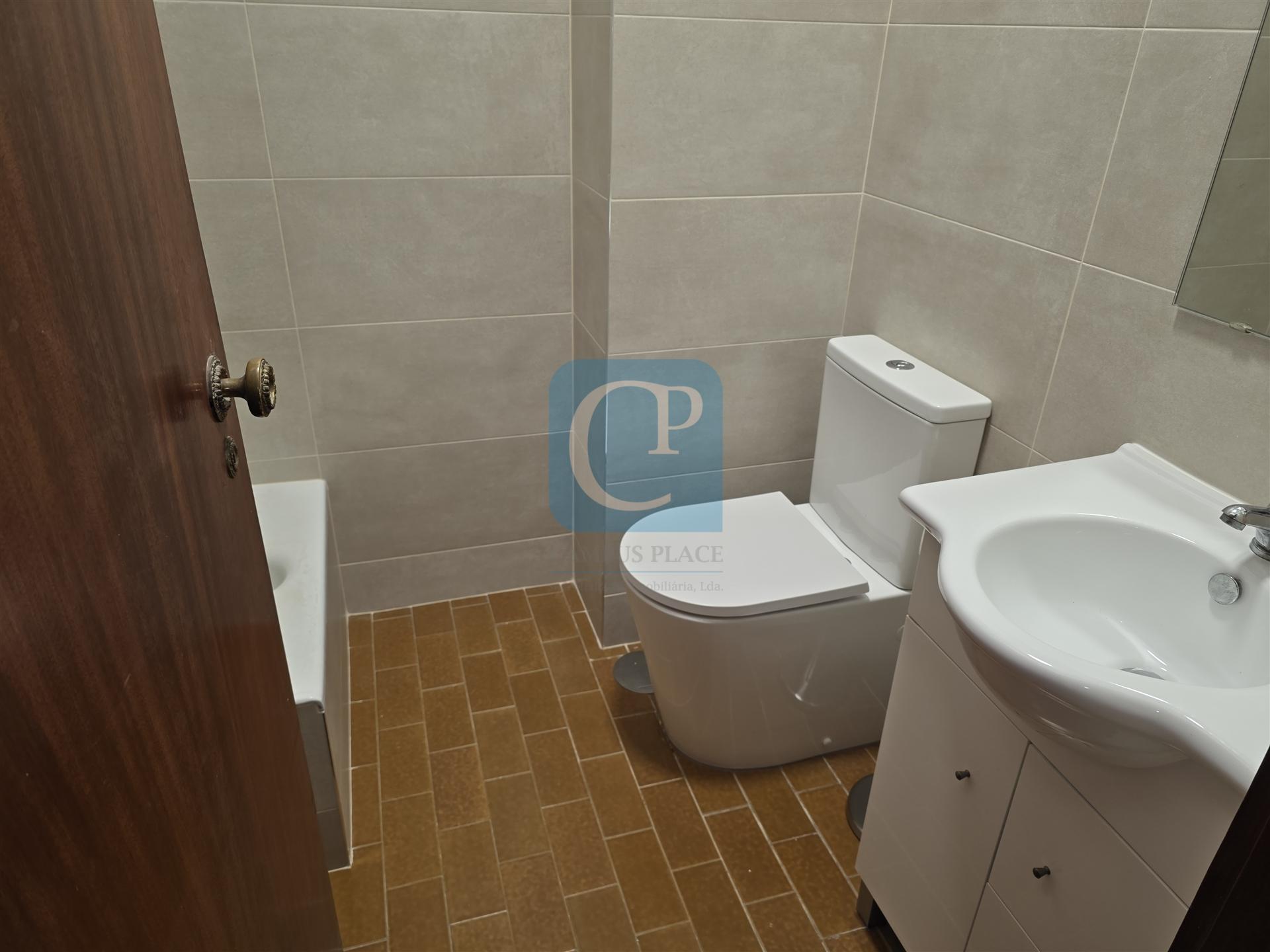 Apartamento T3+1 com lugar de garagem no centro de Matosinhos