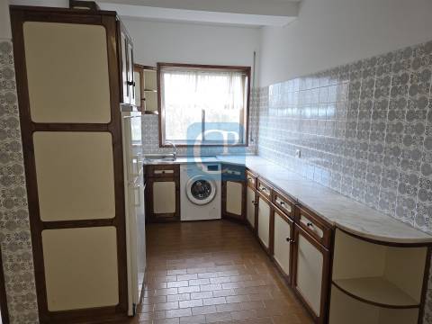 Apartamento T3+1 com lugar de garagem no centro de Matosinhos