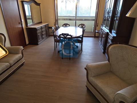 Apartamento T3+1 com lugar de garagem no centro de Matosinhos