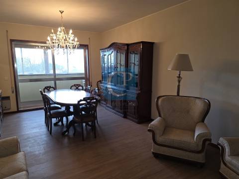 Apartamento T3+1 com lugar de garagem no centro de Matosinhos