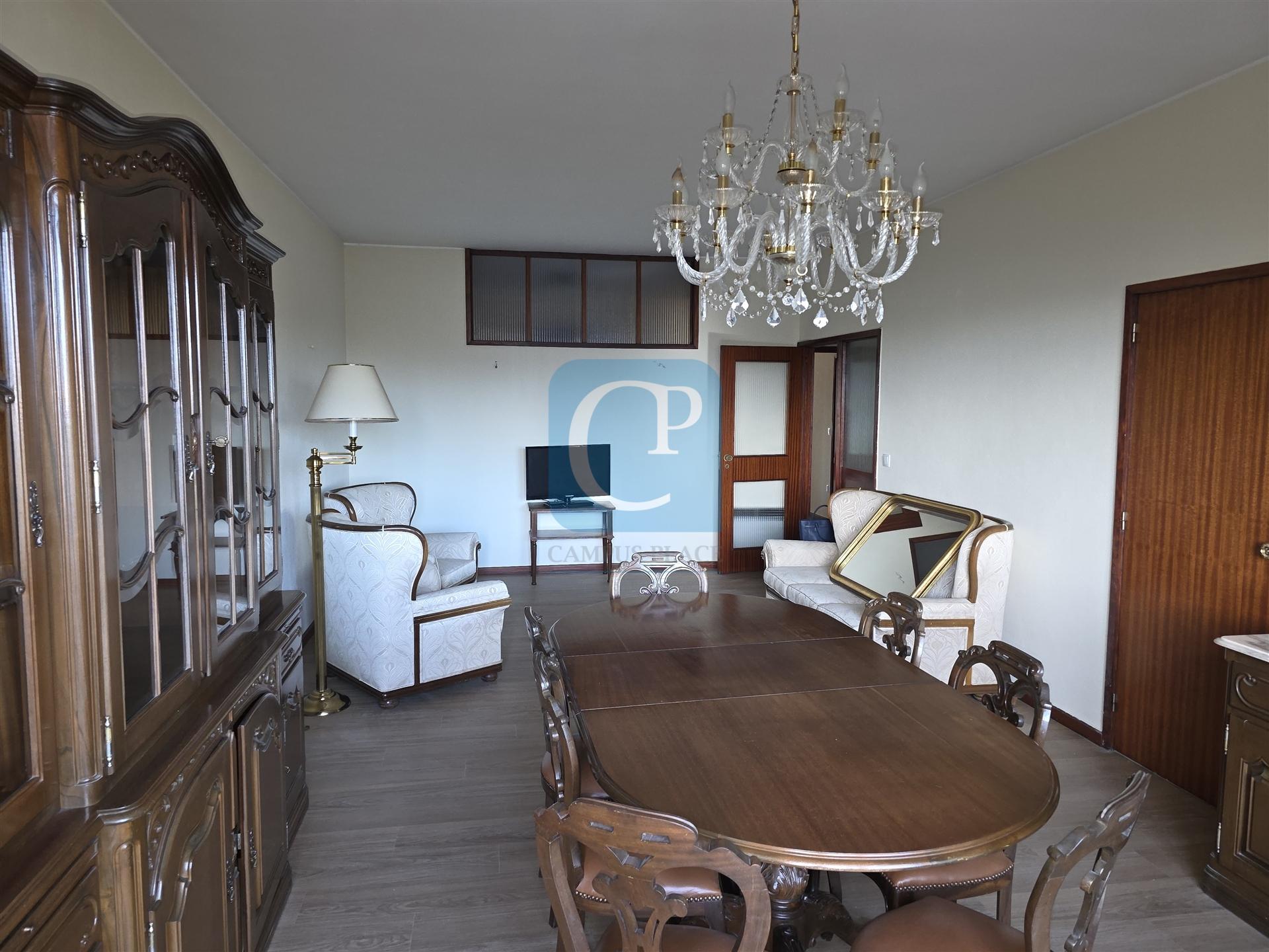 Apartamento T3+1 com lugar de garagem no centro de Matosinhos