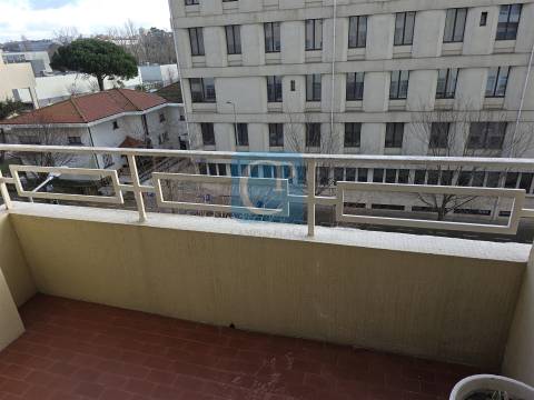 Apartamento T3+1 com lugar de garagem no centro de Matosinhos
