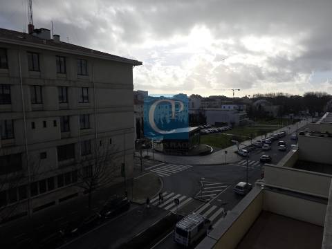 Apartamento T3+1 com lugar de garagem no centro de Matosinhos