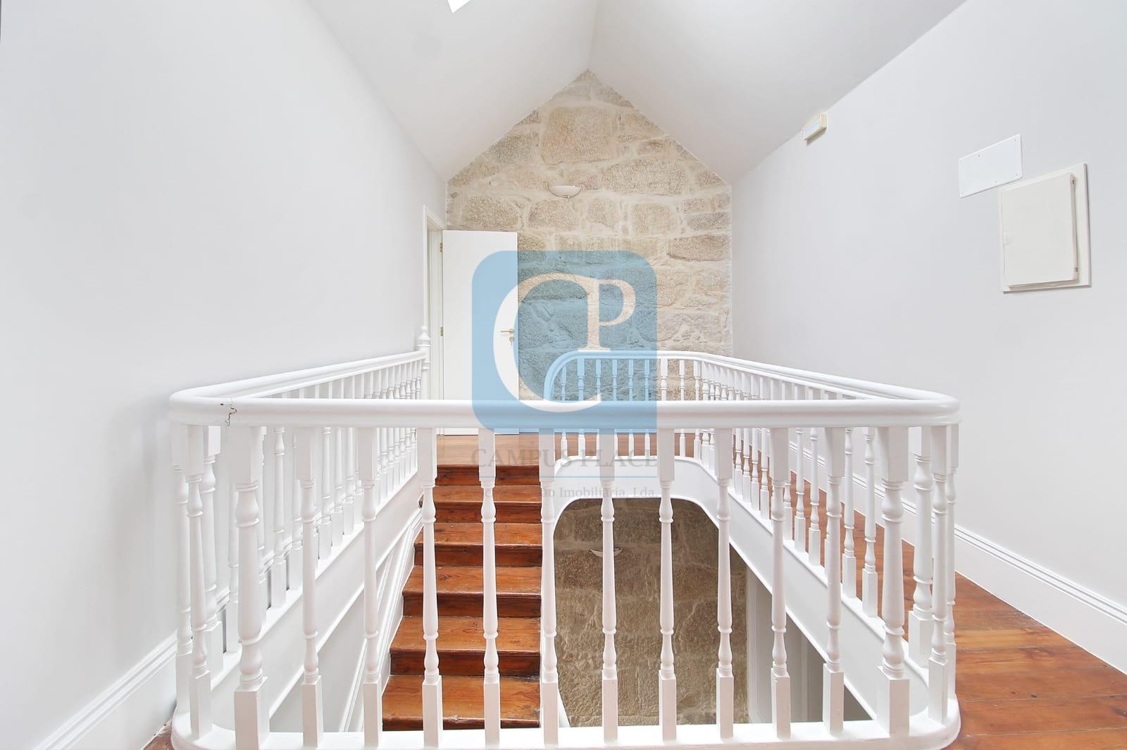 Moradia centenária no Centro de São Mamede Infesta