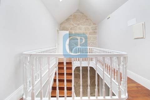 Moradia centenária no Centro de São Mamede Infesta