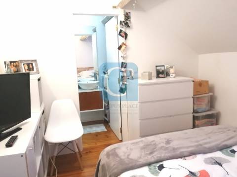 Moradia centenária no Centro de São Mamede Infesta