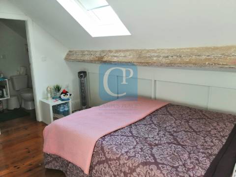 Moradia centenária no Centro de São Mamede Infesta