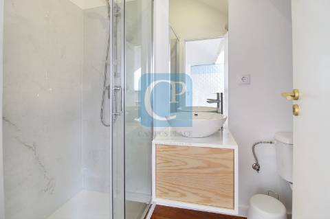 Moradia centenária no Centro de São Mamede Infesta