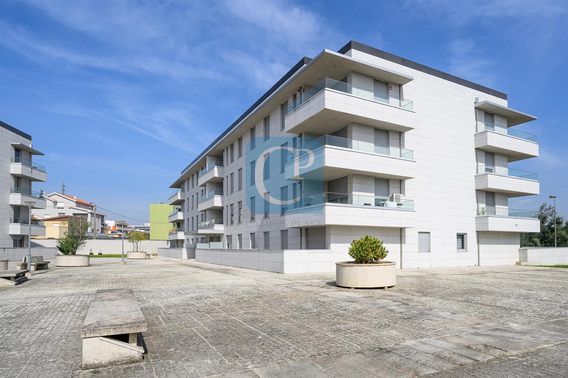 Apartamento T3, no Condomínio fechado Arroteia em Paranhos, Porto