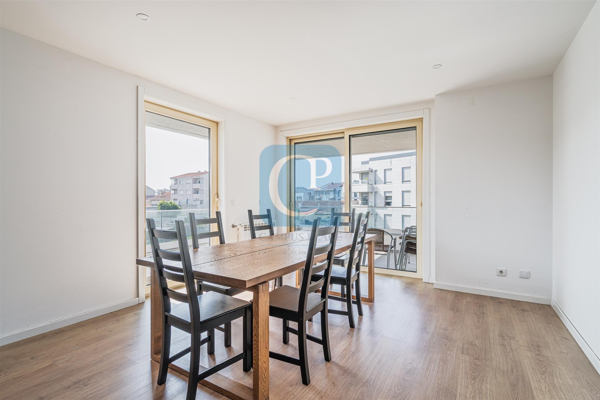 Apartamento T3, no Condomínio fechado Arroteia em Paranhos, Porto