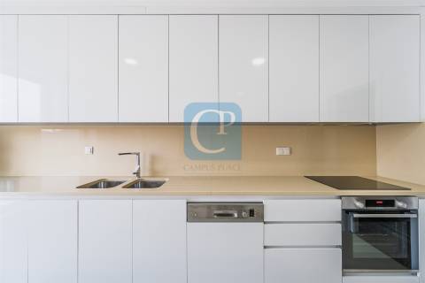 Apartamento T3, no Condomínio fechado Arroteia em Paranhos, Porto