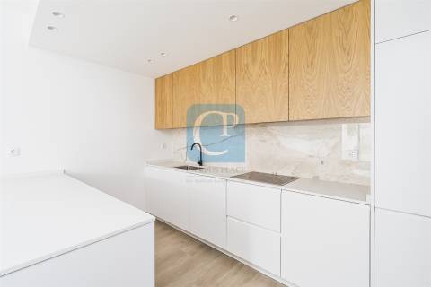 Apartamento T2 com terraço na Avenida da República, Matosinhos