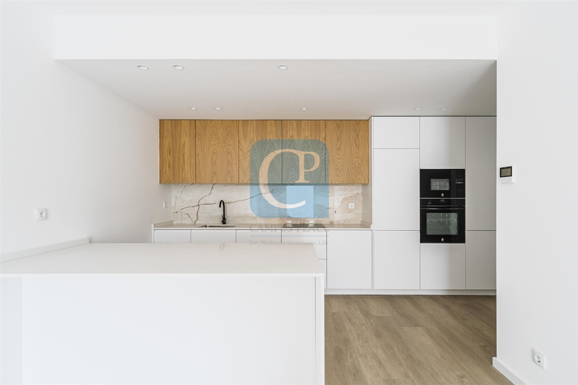 Apartamento T2 com terraço na Avenida da República, Matosinhos