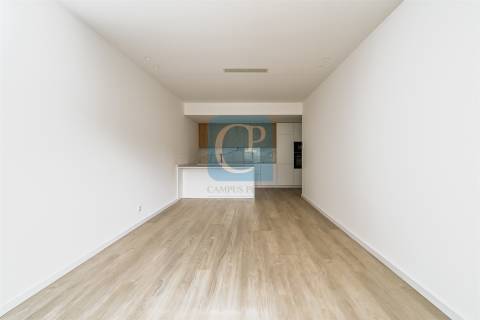 Apartamento T2 com terraço na Avenida da República, Matosinhos