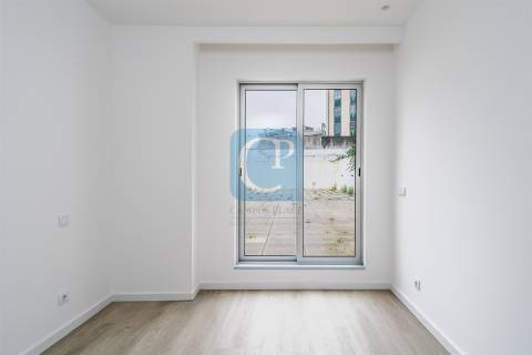 Apartamento T2 com terraço na Avenida da República, Matosinhos