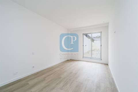 Apartamento T2 com terraço na Avenida da República, Matosinhos