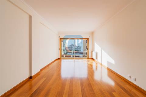 Apartamento T2 equipado, próximo do Hospital de São João