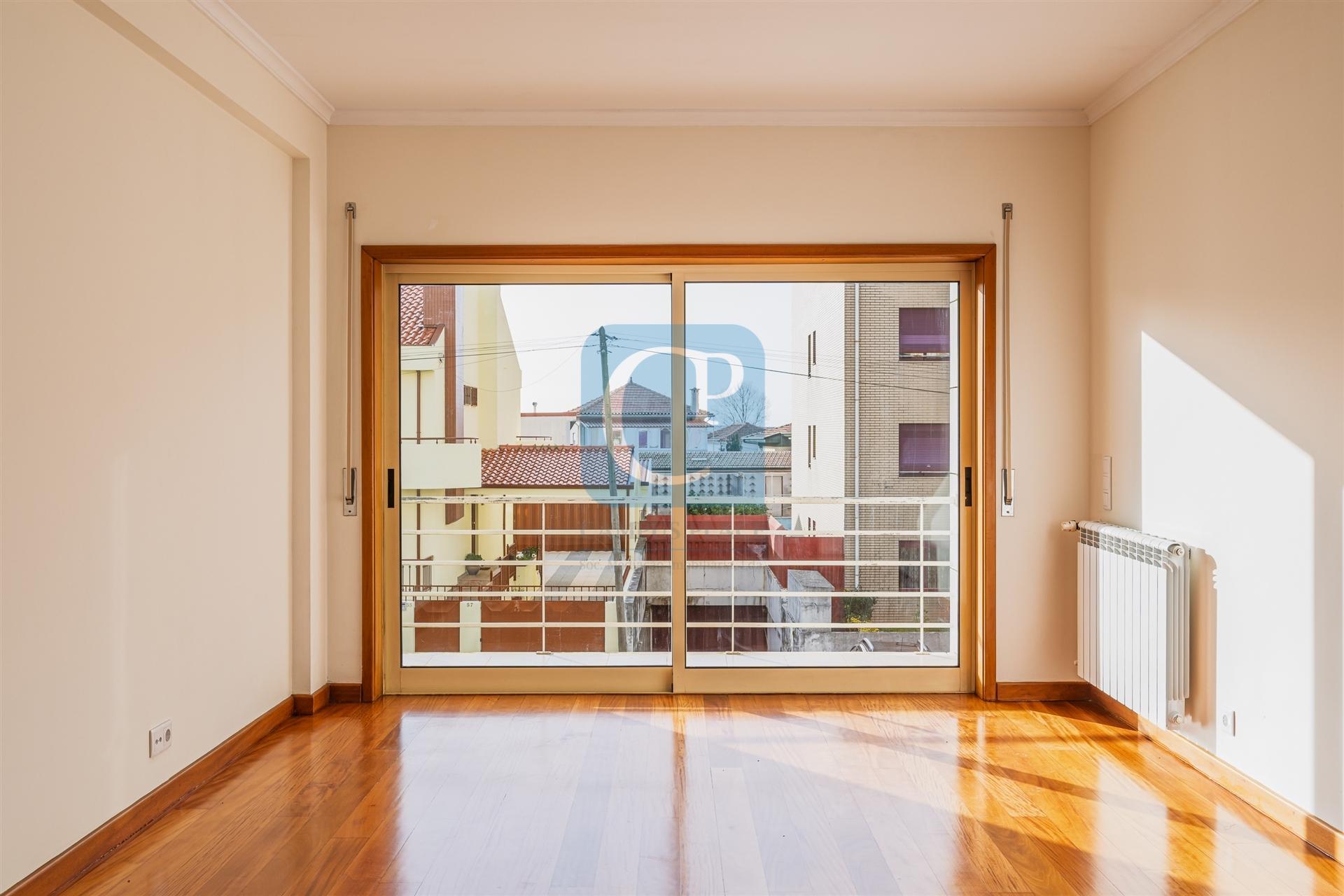 Apartamento T2 equipado, próximo do Hospital de São João