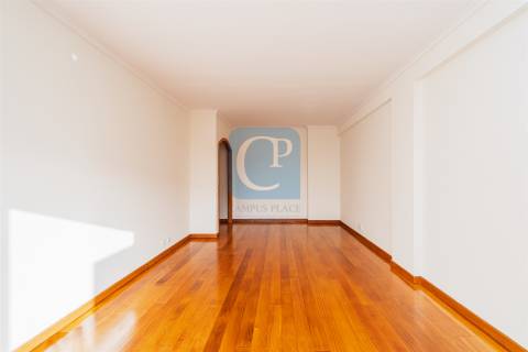 Apartamento T2 equipado, próximo do Hospital de São João