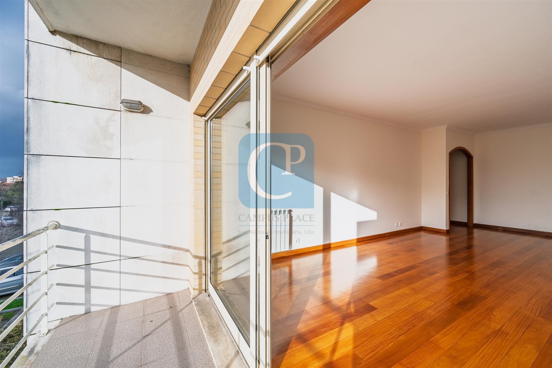 Apartamento T2 equipado, próximo do Hospital de São João