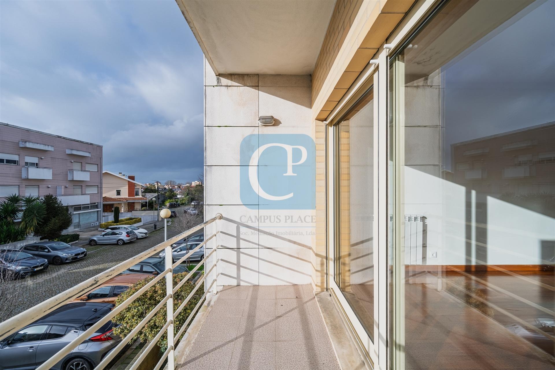 Apartamento T2 equipado, próximo do Hospital de São João