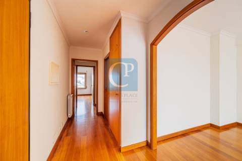 Apartamento T2 equipado, próximo do Hospital de São João