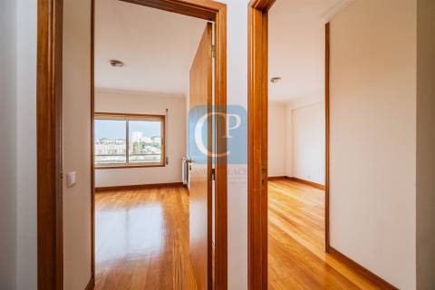 Apartamento T2 equipado, próximo do Hospital de São João